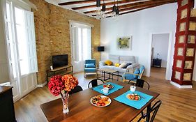 Apartamentos Almada - calle Alfonso - Plaza SAS